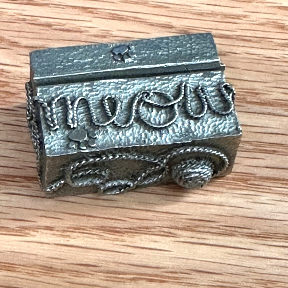 Vintage Pewter Vilmain & Klinger V+K, Meow Rope Design, Card/Picture Holder